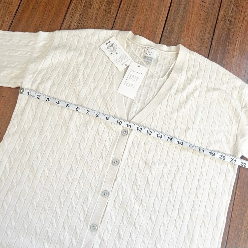 NWT Cable Knit V Neck Cardigan Sweater Button Medium Cream Preppy Academia Soft
